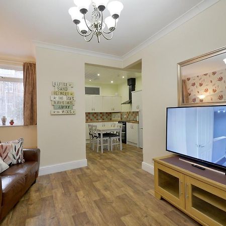 Spacious Modern Ground Floor Apartment, For Up To 6 Guests Scarborough Esterno foto