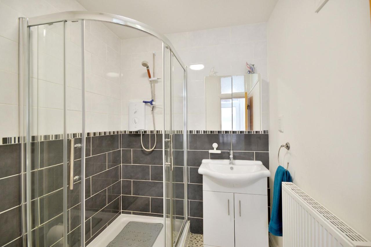 Spacious Modern Ground Floor Apartment, For Up To 6 Guests Scarborough Esterno foto