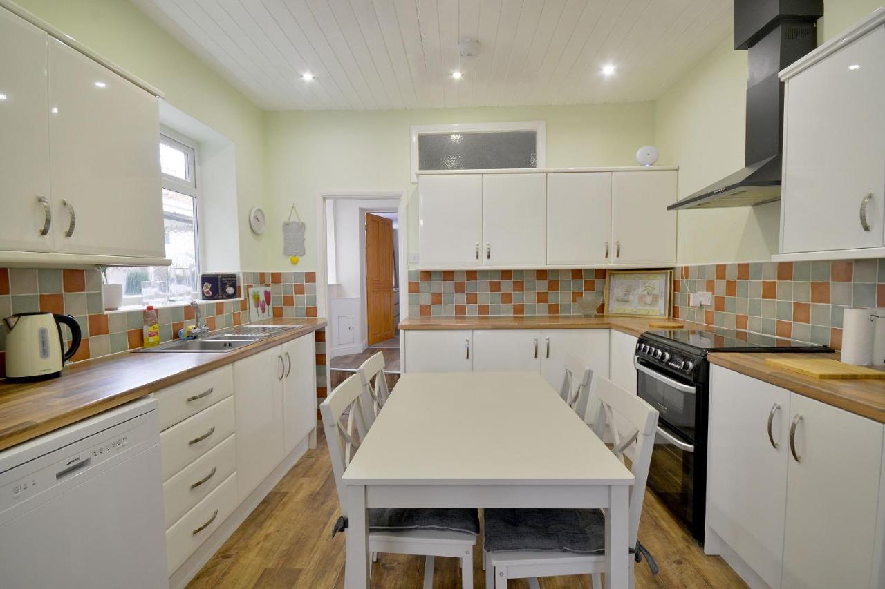 Spacious Modern Ground Floor Apartment, For Up To 6 Guests Scarborough Esterno foto