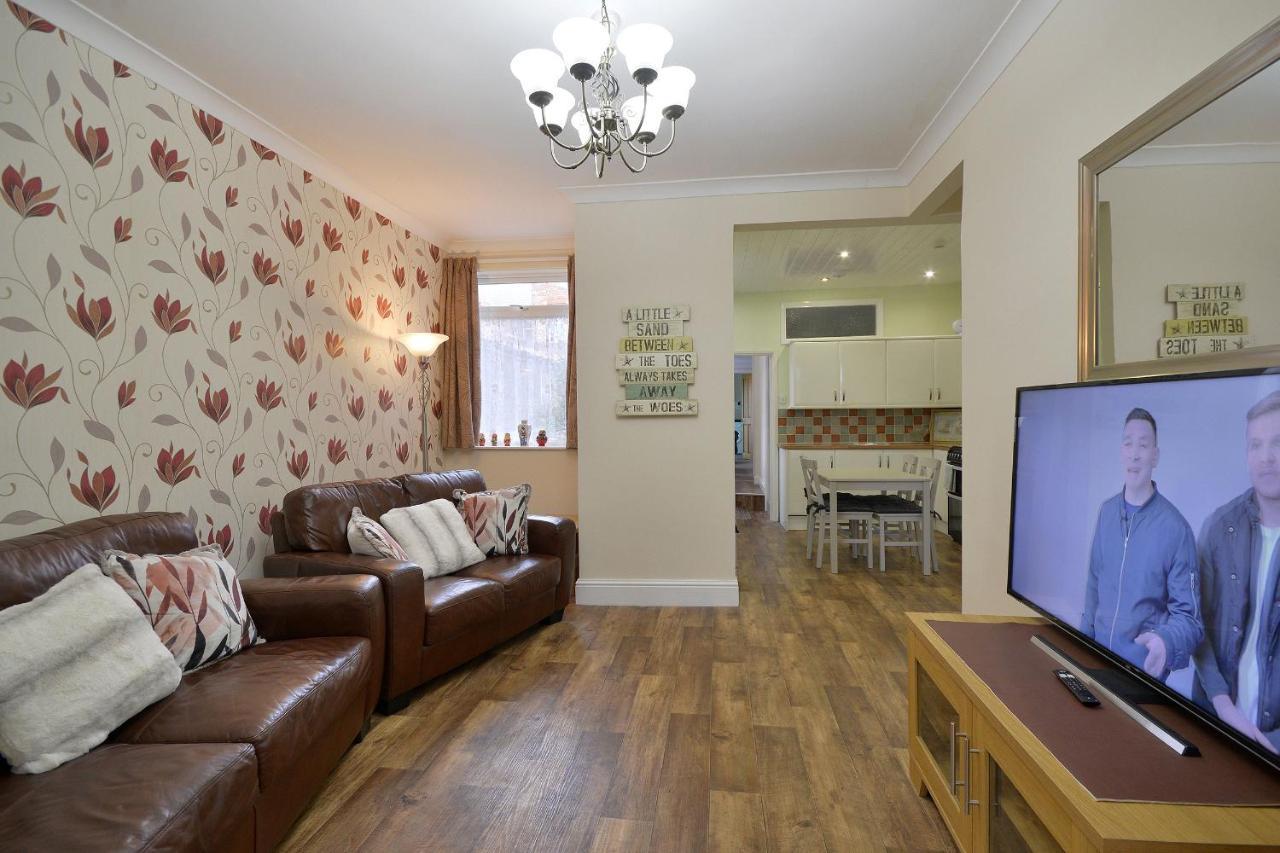 Spacious Modern Ground Floor Apartment, For Up To 6 Guests Scarborough Esterno foto