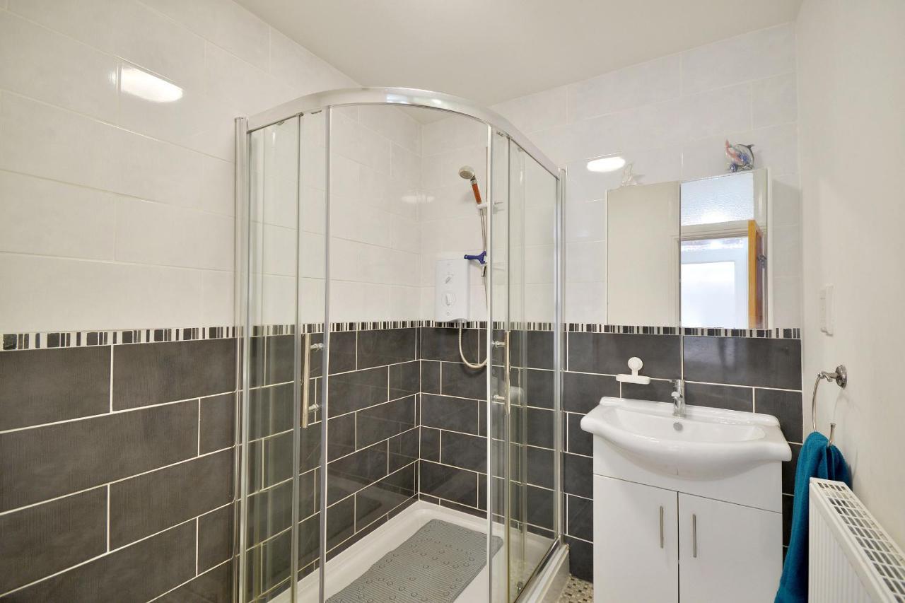 Spacious Modern Ground Floor Apartment, For Up To 6 Guests Scarborough Esterno foto