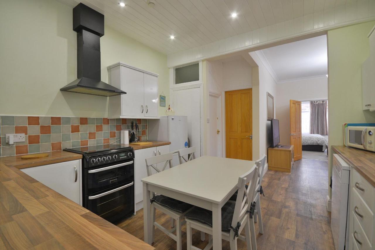 Spacious Modern Ground Floor Apartment, For Up To 6 Guests Scarborough Esterno foto